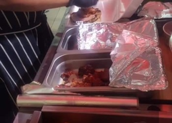 ESTÁ KARBOON: Hamburguesa de 200 gramos, con papas fritas