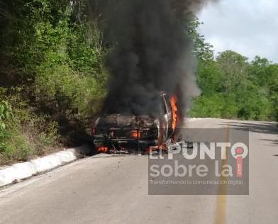 Transporte público se incendia en el tramo carretero Benito Juárez- Kancabchen