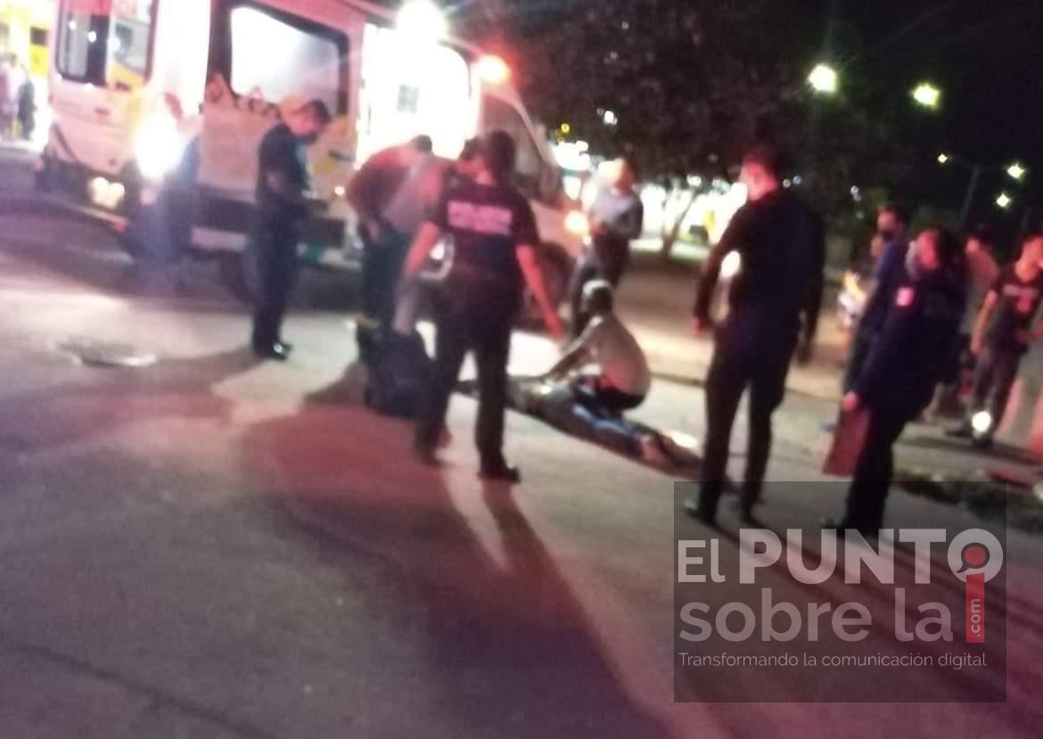 Atropella a motociclista y huye