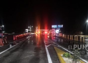 Inundaciones cortan la circulación en la autopista Merida-Cáncun