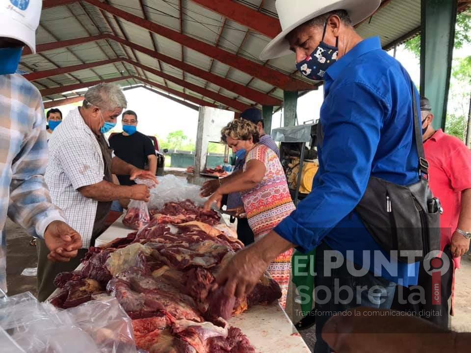 Ganaderos donan 7 cabezas de ganado para las poblaciones de Xul-ha y Juan Sarabia