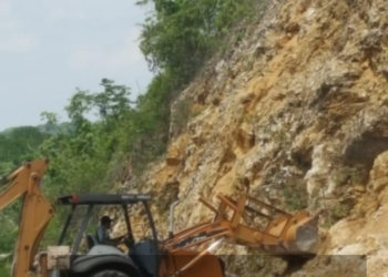 Atienden nuevo derrumbe en carretera a La Unión