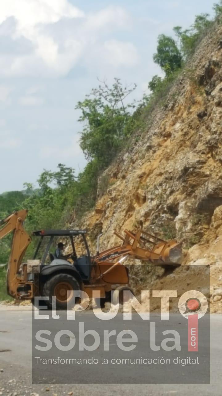 Atienden nuevo derrumbe en carretera a La Unión
