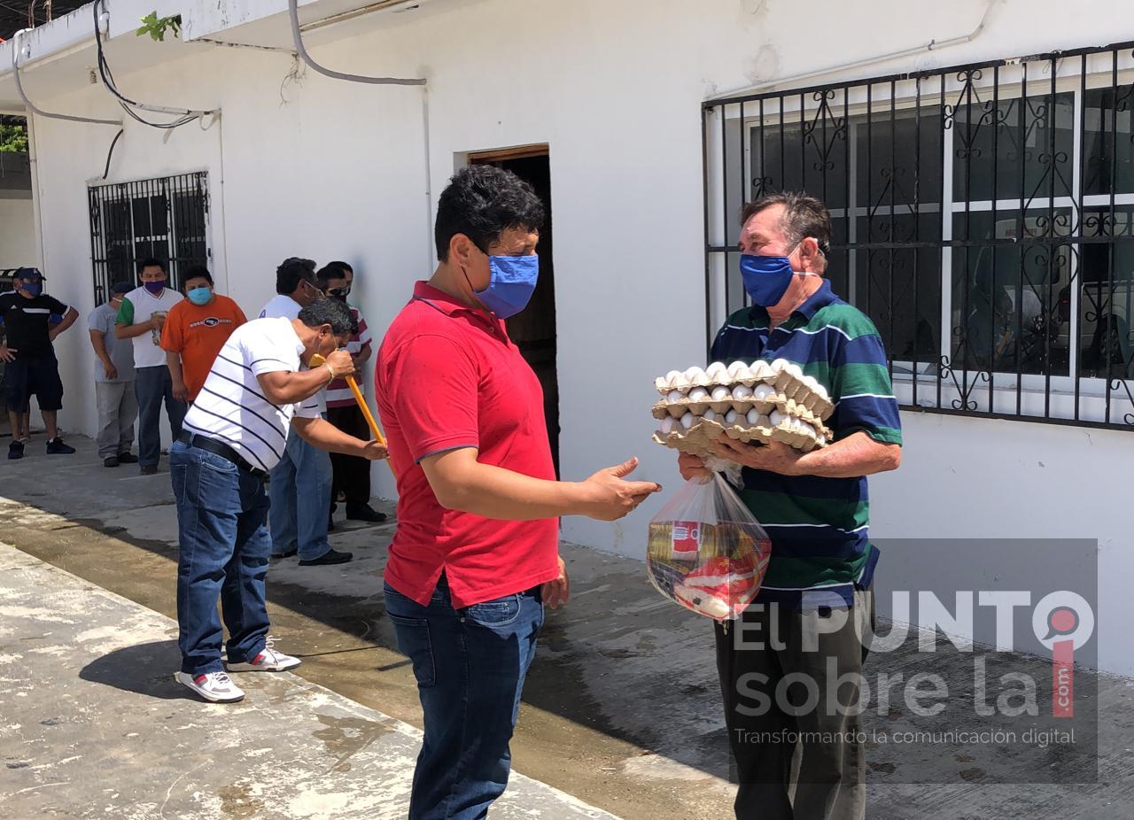 Sindicato de Taxistas de Felipe Carrillo Puerto “Francisco May” entrega despensas