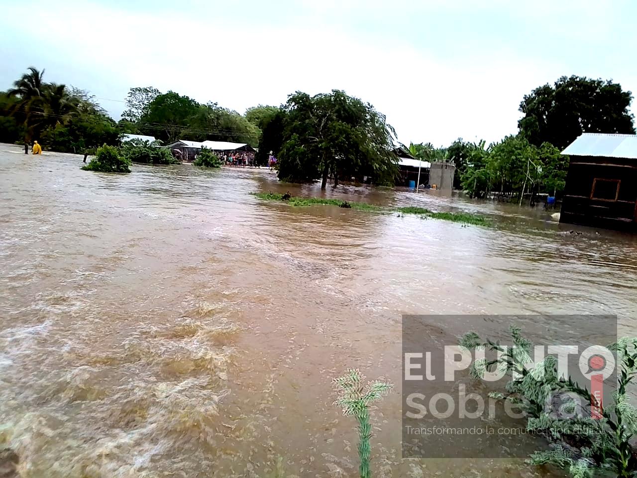 Lluvias dejan incomunidado a Quintana Roo del resto del pais