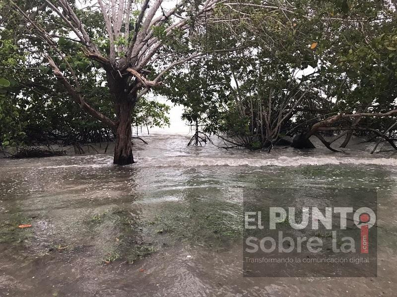 Se desborda la bahía de Chetumal