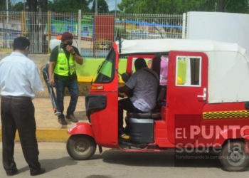 Exhortan a los operadores de mototaxi que porten sus cubrebocas