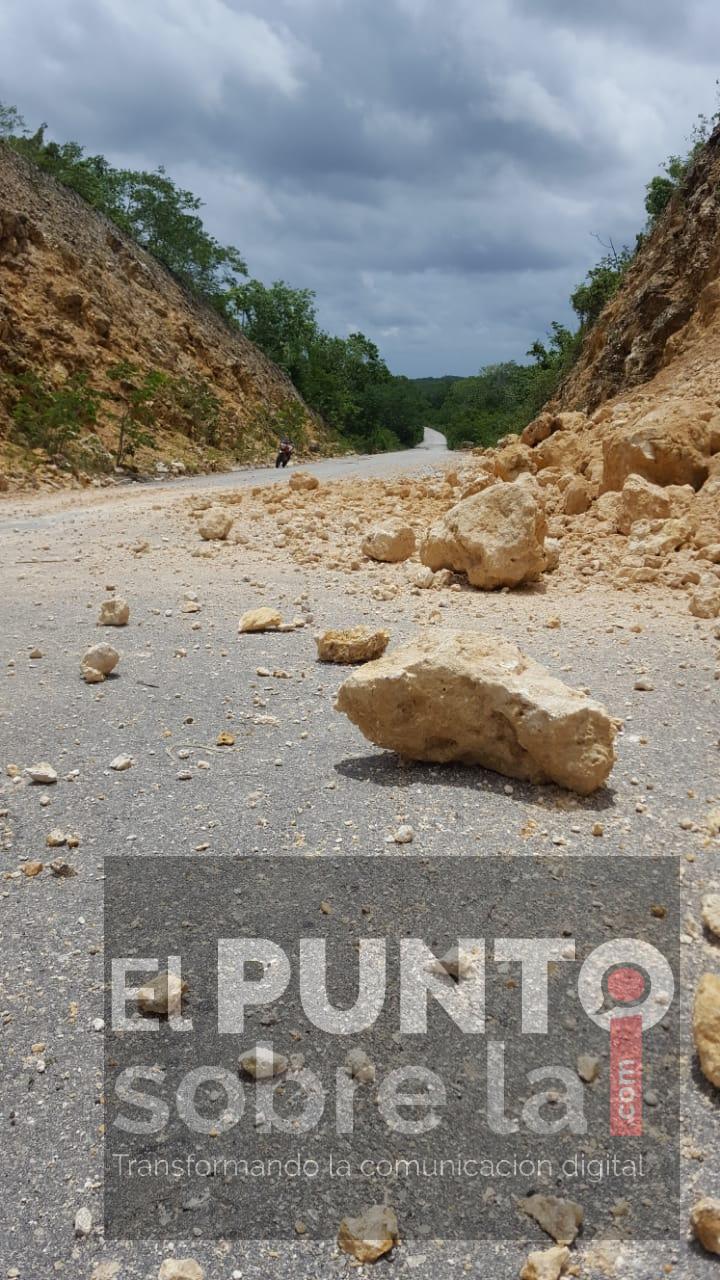 Otro derrumbe en la carretera Ucum-La Unión