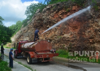 Protección civil, retira piedras de los cerros con el fin de evitar accidente