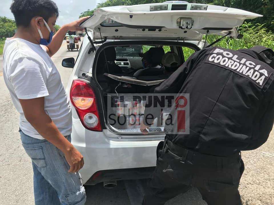 Bien avispas los agentes de la Ley y el Orden de Chemax, frenando el clandestinaje