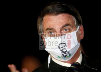El presidente brasileño Jair Bolsonaro da positivo al test de COVID-19