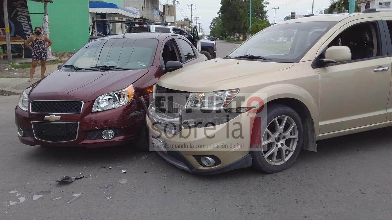 Accidente deja daños por 40 mil pesos