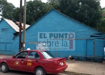 Antigua construcción a punto  de derrumbarse