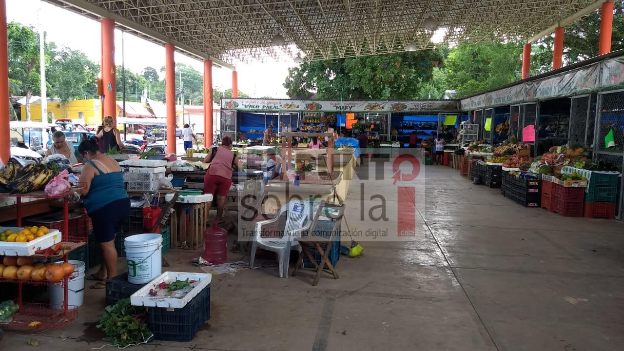 Varios locatarios del mercado del productor no acatan las disposiciones sanitarias