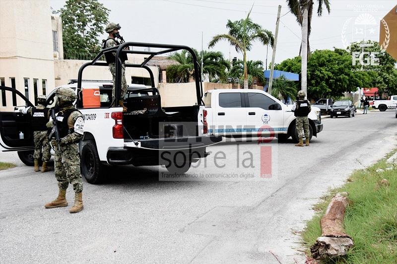 Asegura FGE armas y drogas durante cumplimiento de orden de cateo en casa de seguridad