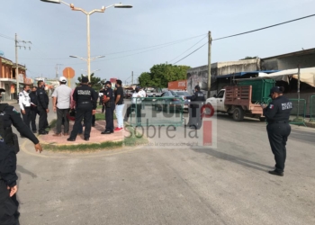 Practican policías para cierre de calles y avenidas