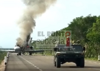 Narco Jet aterriza sobre la carretera federal 184, FCP-Muna, en el tramo José María Morelos-Polyuc