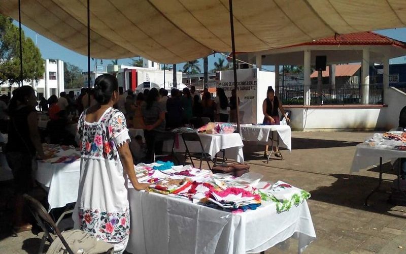 Artesanos del municipio Felipe Carrillo Puerto beneficiados con créditos a la palabra
