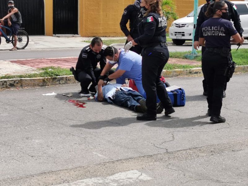 Abuelito termina grave en accidente de tránsito