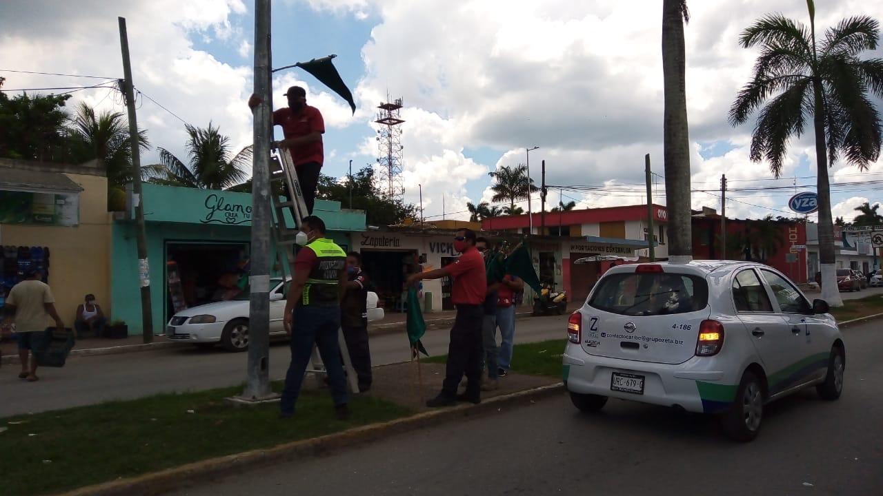 Protección Civil Municipal coloca banderolas para enterarse de la situación meteorológica