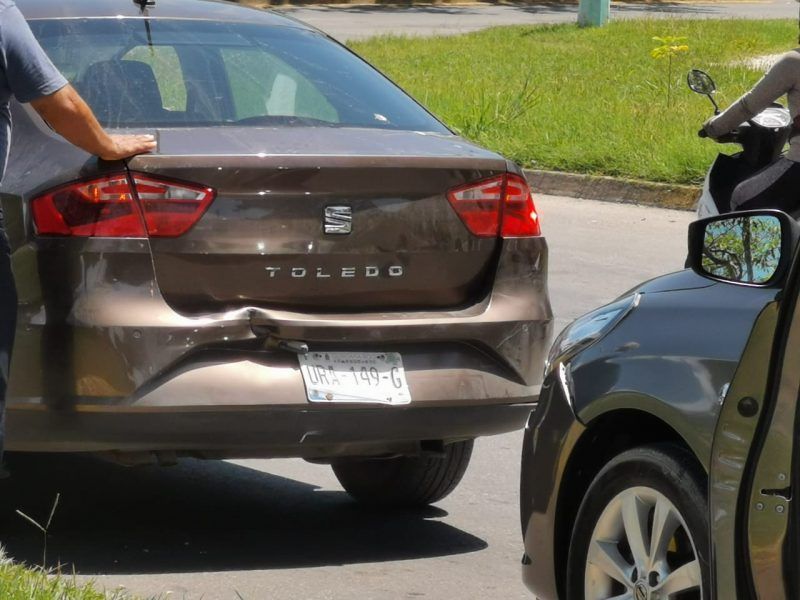 Falta de precaución genera accidente en Chetumal