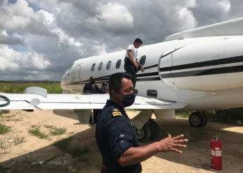 Comienzan a desmantelar narco avión en la zona cañera