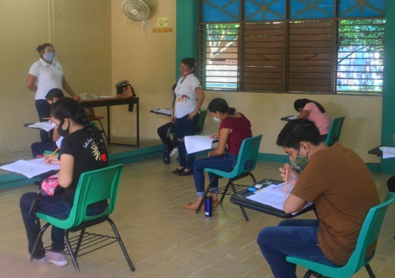 Aplican examen de admisión para el Colegio de Bachilleres, plantel José María Morelos