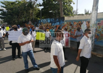 Marcha pacífica de operadores turísticos en Cancún