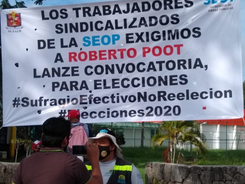 Se manifiestan trabajadores de la SEOP en contra de Roberto Poot