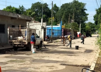 Inician labores de bacheo vial en distintos puntos de la cabecera municipal