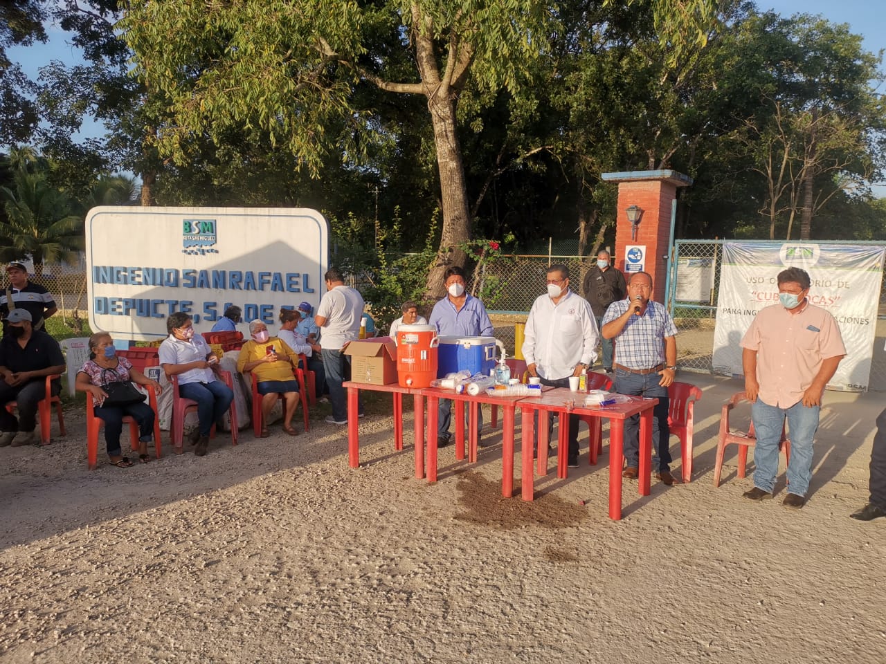 Bloquean cañeros ingenio San Rafael de Pucté