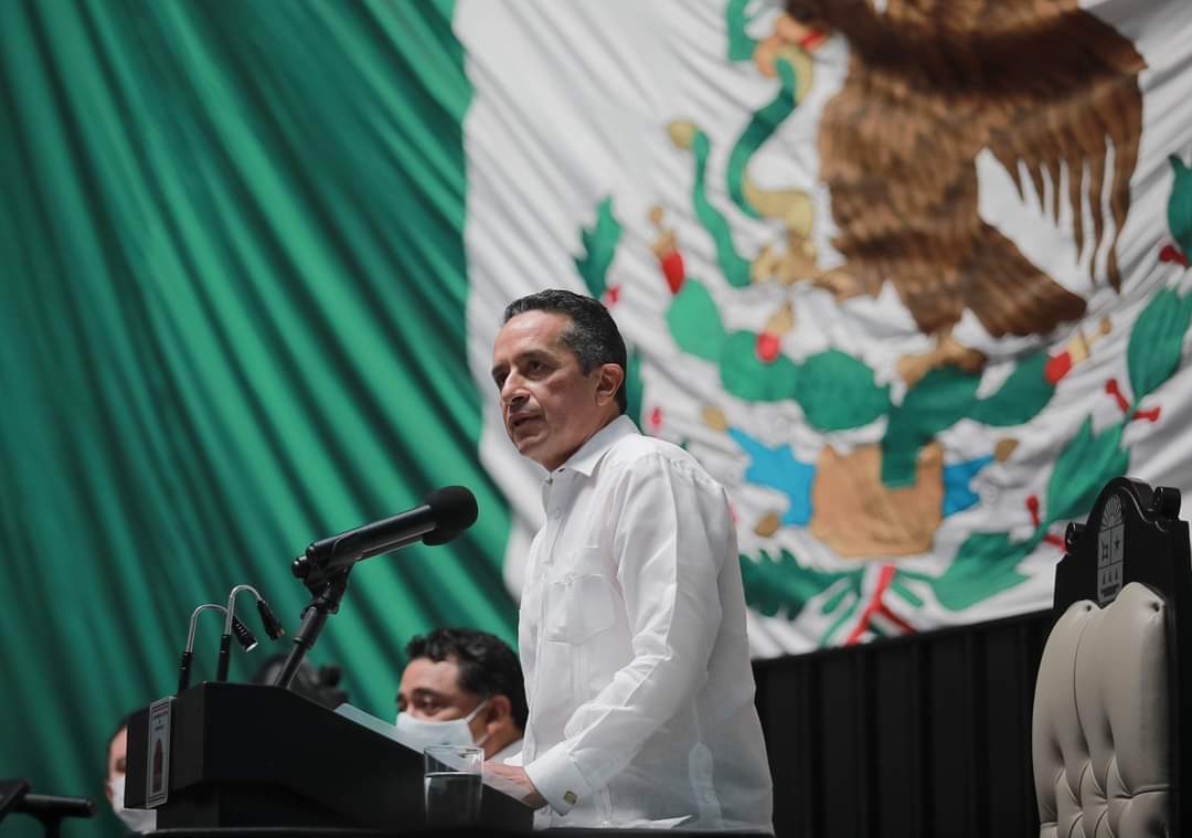 Diputados le besaron los pies al gobernador, sólo uno alzó la voz