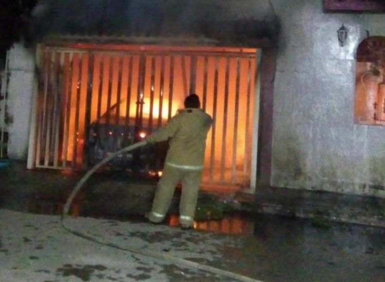 Fallece joven por incendio de vehículos en Chetumal