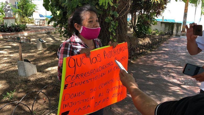 Madre soltera se manifiesta en el Tribunal Superior de Justicia de FCP