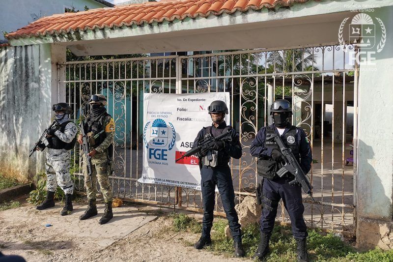 Captura FGE a dos personas y asegura droga tras cateo en un predio de Bacalar