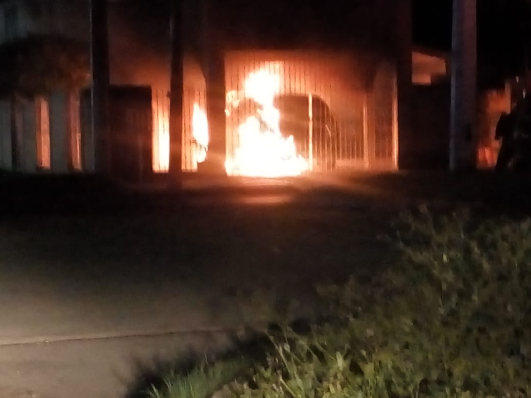 Queman otro vehículo en Chetumal