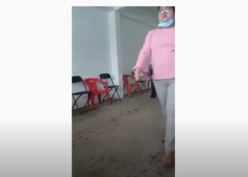 VIDEO: La Presidenta municipal de JMM Sofía Alcocer agrede a policía y la amenaza
