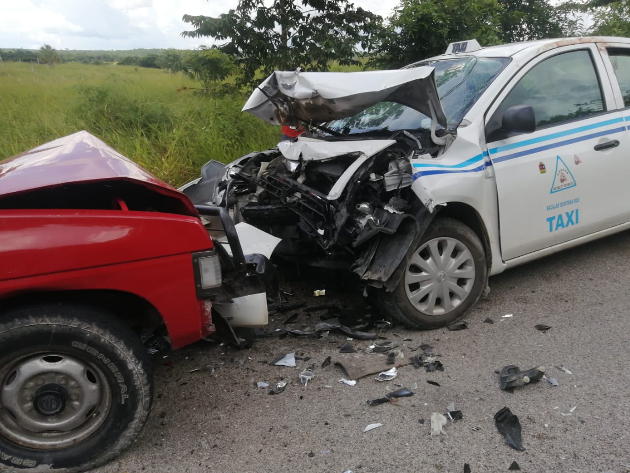 Fuerte accidente deja 4 lesionados en Bacalar