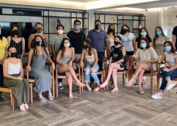 El CCERM lanza ENTREPENEUR fest #hechoenrivieramaya y los jóvenes emprendedores alzan la mano Lenin Amaro