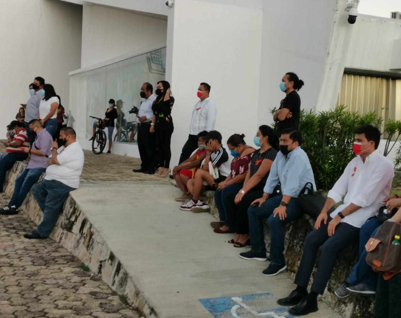 Busca Gustavo Miranda protagonismo en manifestación feminista