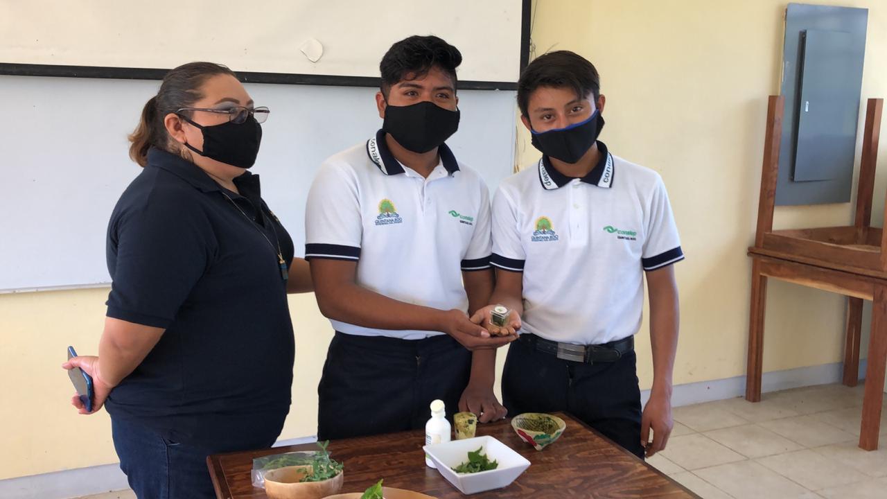 Estudiantes del CONALEP crearon una poción para aliviar el mal del pujido