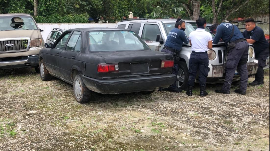 Vehículo en que habrían huido tres presuntos ladrones fue encontrado cerca de la laguna Ocom