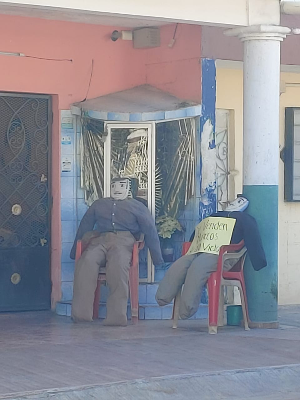 A días de ser exterminados