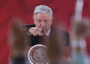 Exige AMLO a Carlos Joaquín aclare denuncia por adjudicación directa de contratos millonarios a “El Venezolano”