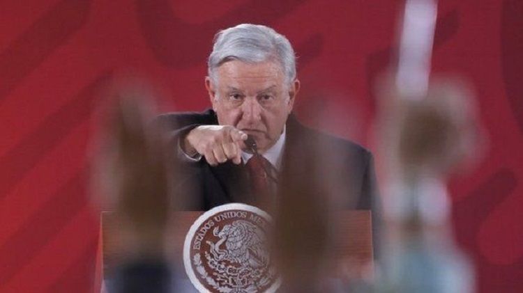 Exige AMLO a Carlos Joaquín aclare denuncia por adjudicación directa de contratos millonarios a “El Venezolano”
