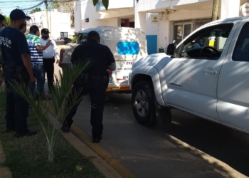 Director del área de Administración y Servicios de la UIMQRoo causa accidente