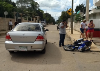 Falta de precaución del conductor de un vehículo, impacta a motociclista