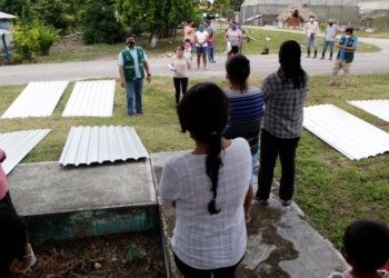 Entrega COEPROC apoyos a la comunidad de Revolución, en Othón P. Blanco