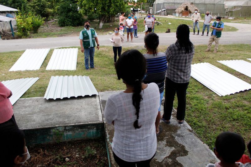 Entrega COEPROC apoyos a la comunidad de Revolución, en Othón P. Blanco