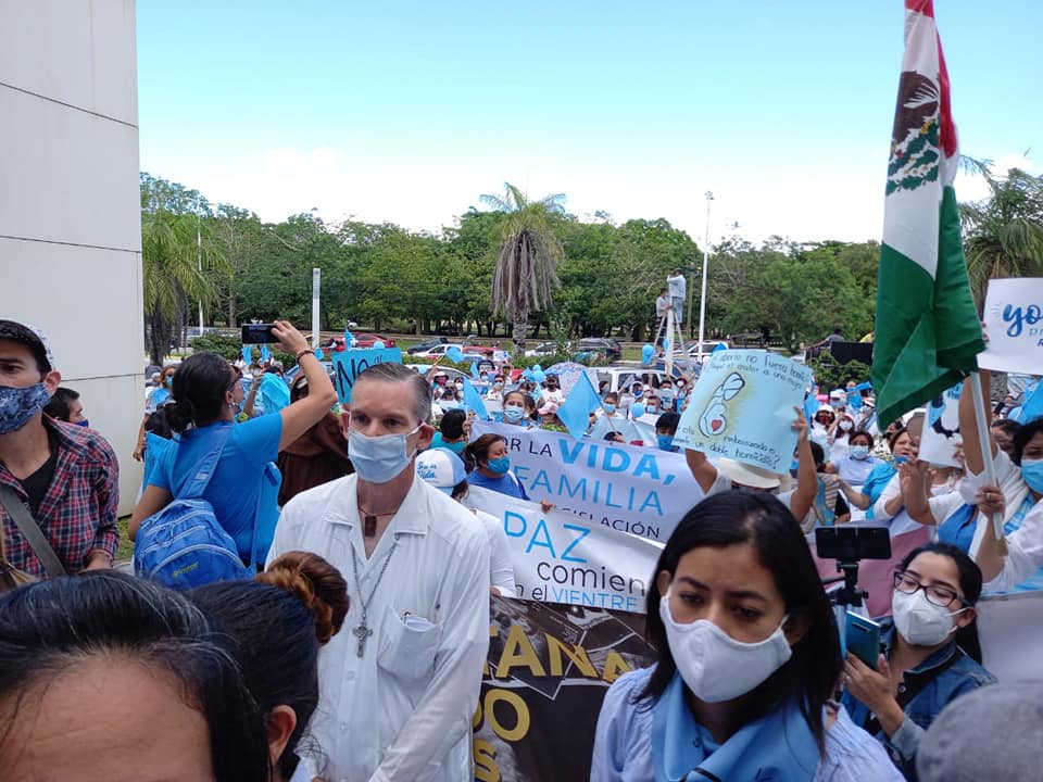 Dicen: “Sí a la vida”; protestan asociaciones religiosas contra el aborto en Chetumal